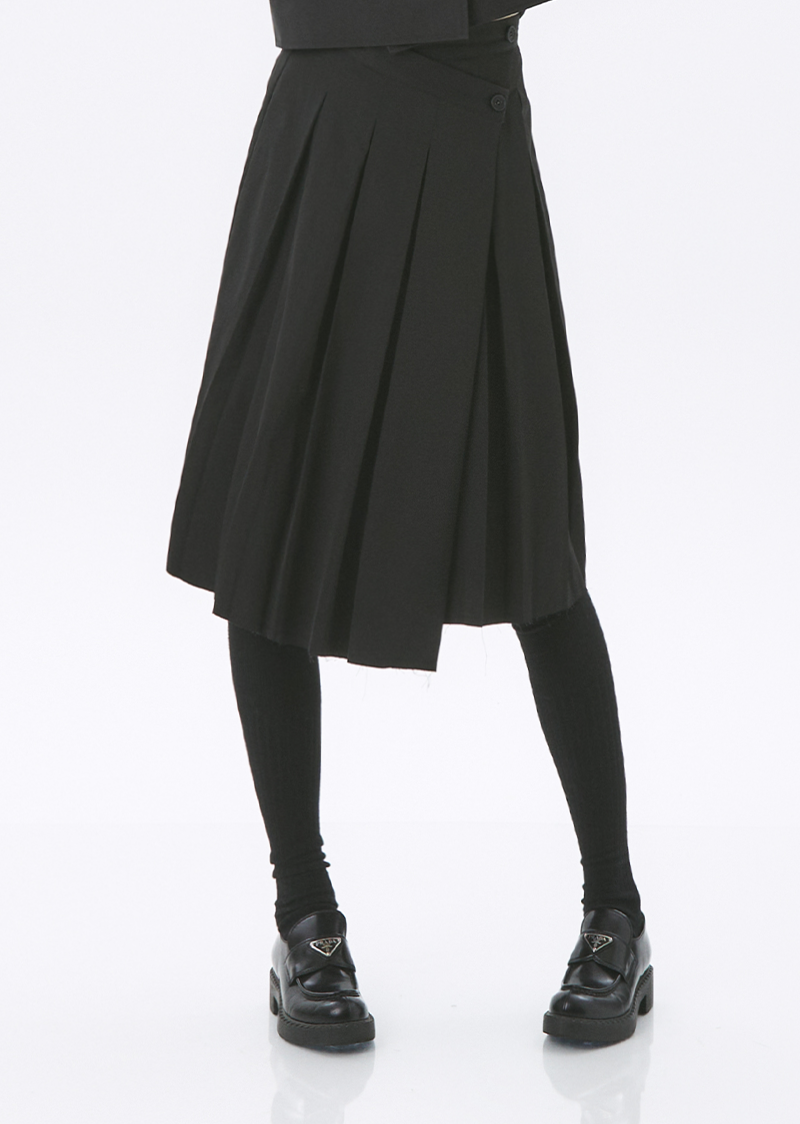 Oblique pleated skirt